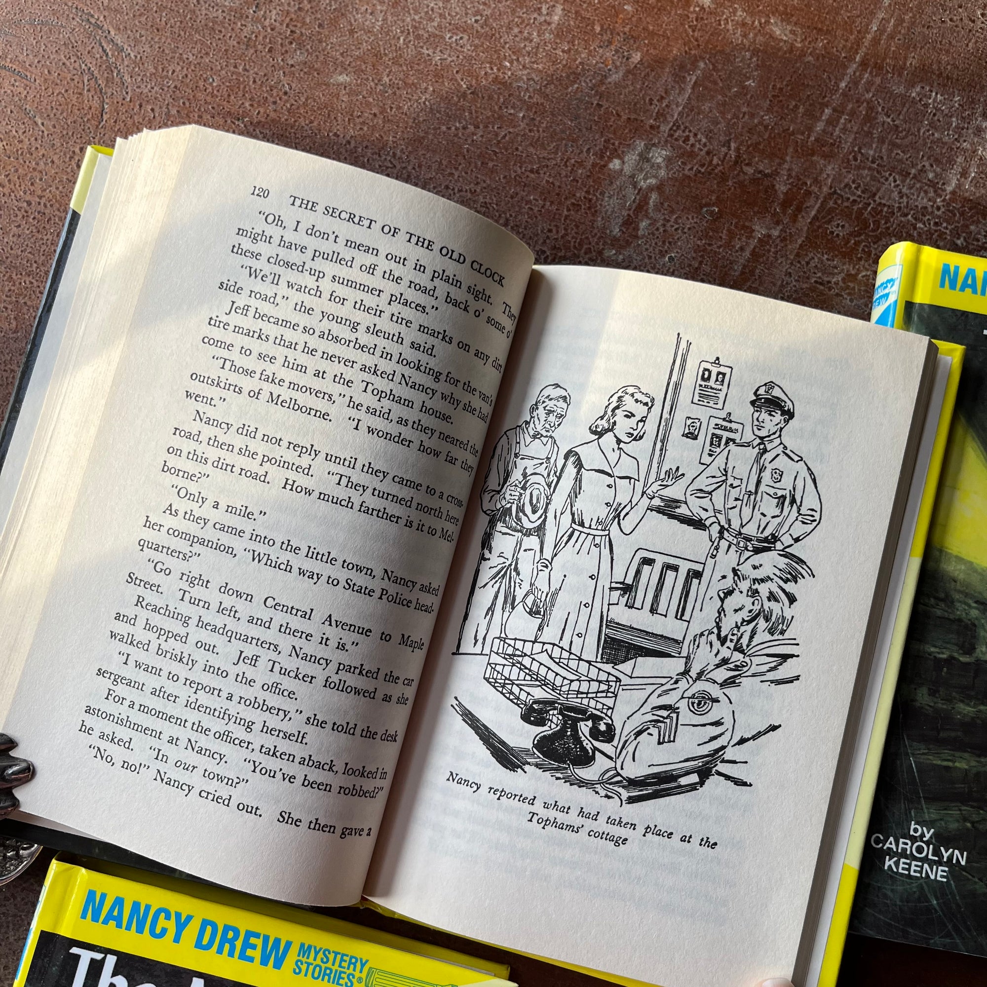vintage children's chapter books, vintage book set - Nancy Drew Starter Set in Box Sleeve by Carolyn Keene-Volumes 1-6 - view of the black and white illustrations