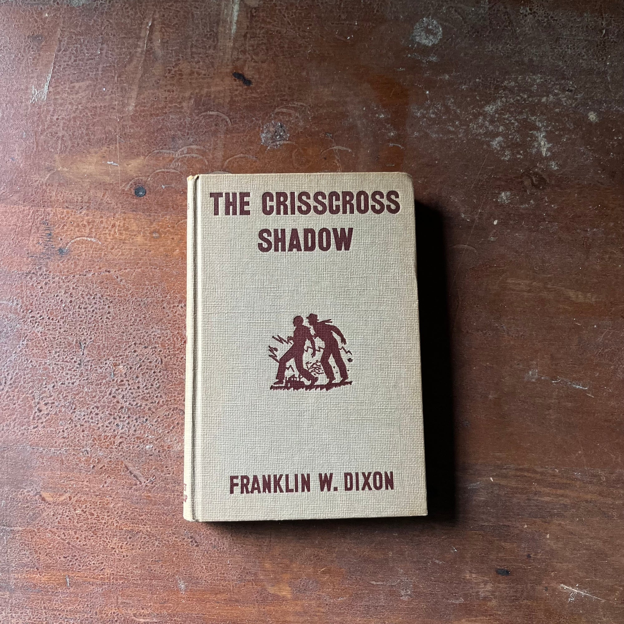 vintage children's chapter book, vintage adventure book for boys, Hardy Boys Mystery - The Crisscross Shadow #32 written by Franklin W. Dixon - view of the front cover