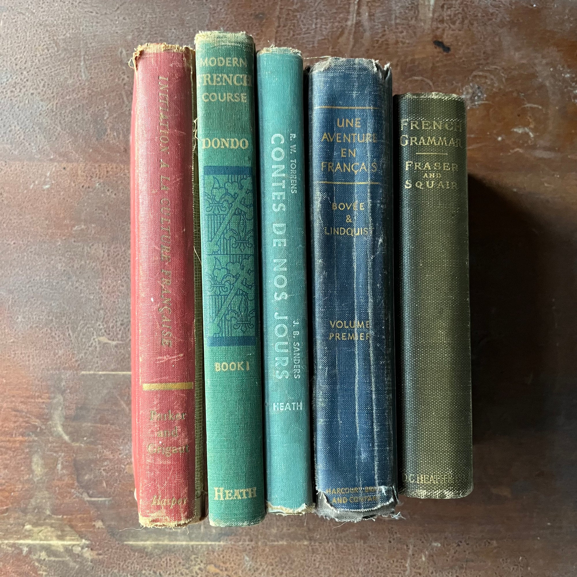 Log Cabin Vintage – vintage non-fiction – vintage French books – book stack – Learn French Book Stack - vintage stack of five french grammar books some written in French - view of the spines