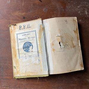 antique novel, 1909 Novel - A Girl of Limberlost written by Gene Stratton-Porter with illustrations by Wladyslaw T. Benda - view of the inside cover