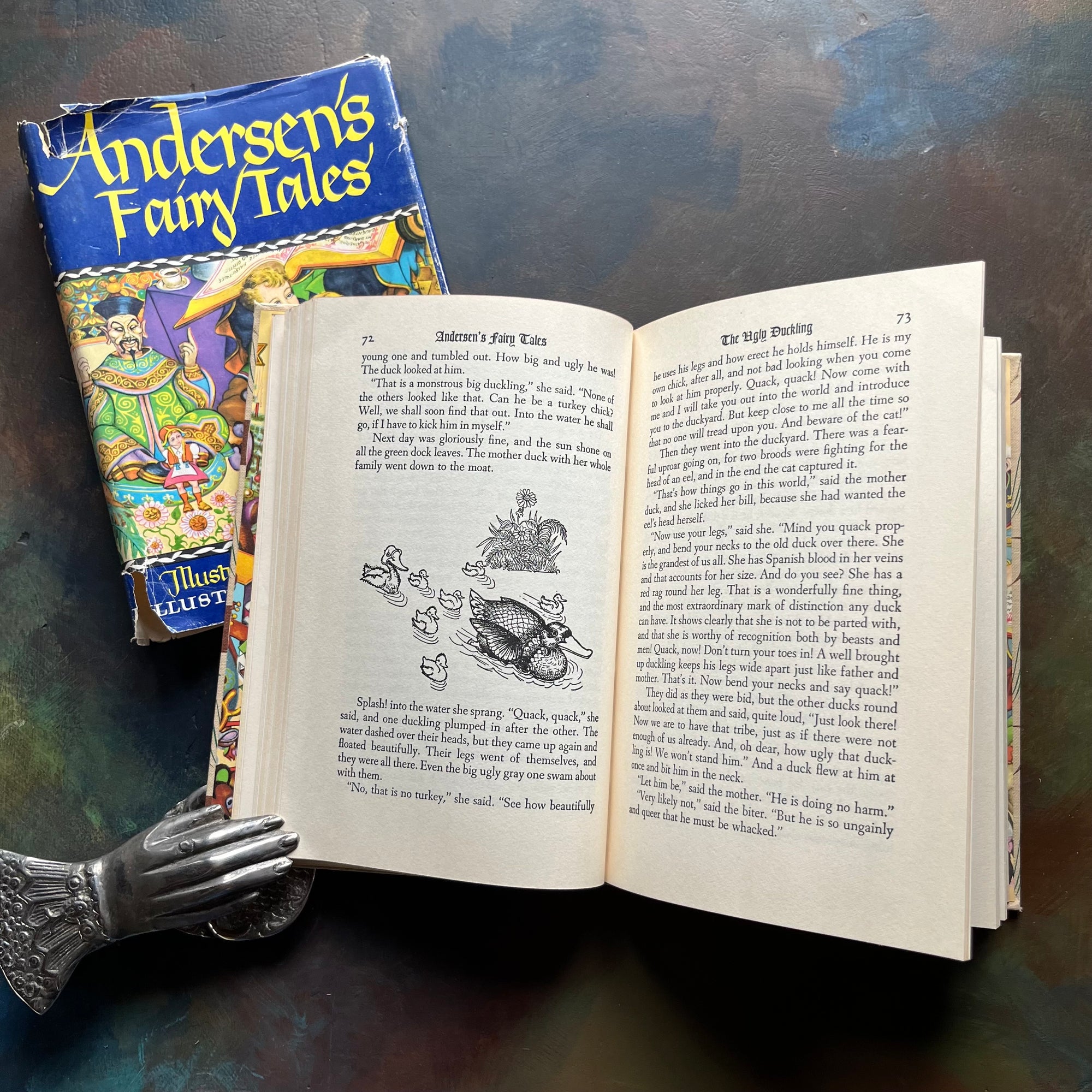 Andersen's Fairy Tales-vintage children's fairy tales & classics-Illustrated Junior Deluxe Editions-view of the black & white illustrations
