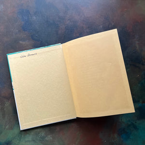 Goerge Washington's Birthdays written by Wilma Pitchfod Hays-with illustrations by Peter Burchard - A Weekly Reader Books-Young Washington Biography-view of the inside cover