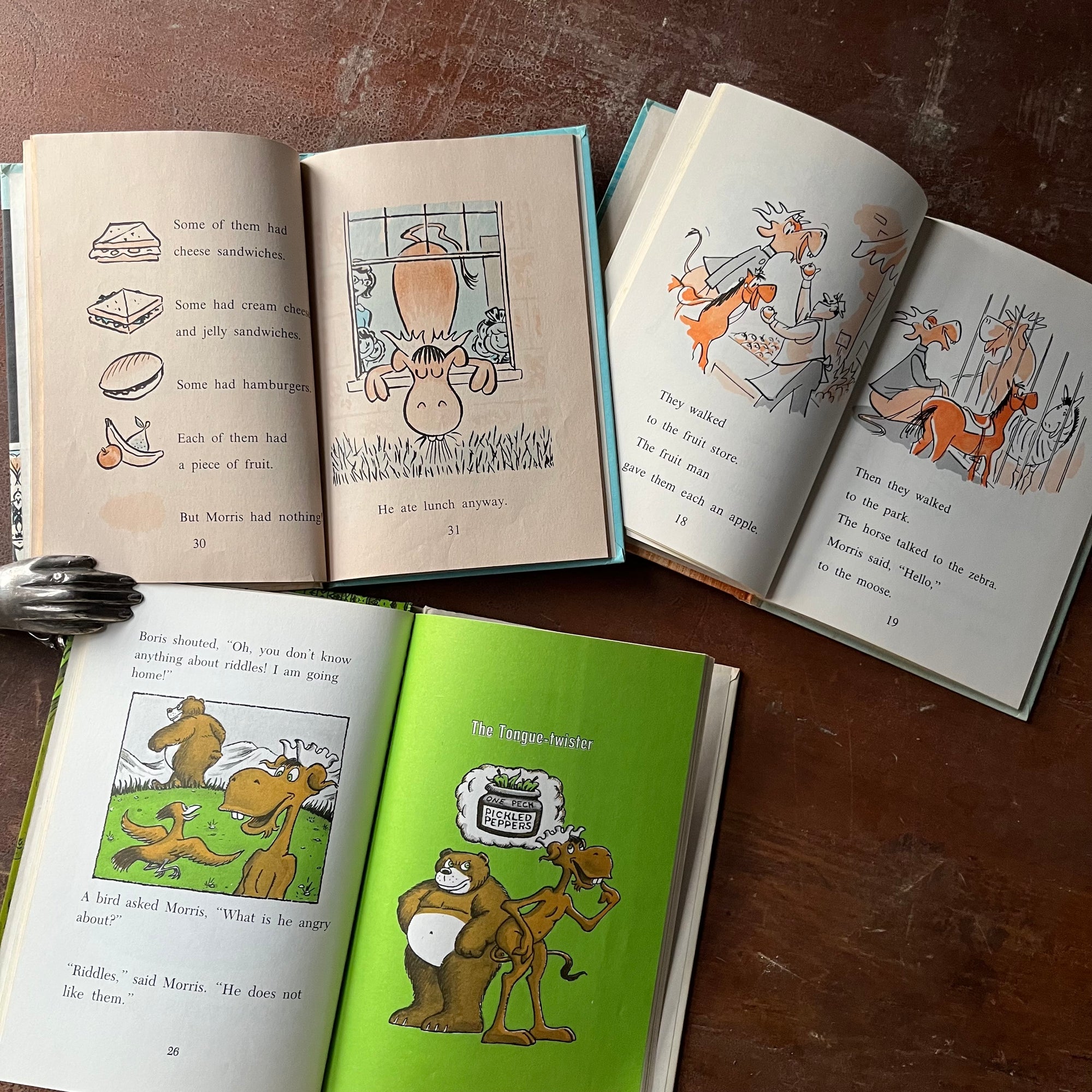 vintage children's picture books, An I Can Read Book Set -Morris the Moose Three Book Set story and illustrations by Bernard Wiseman - view of the illustrations