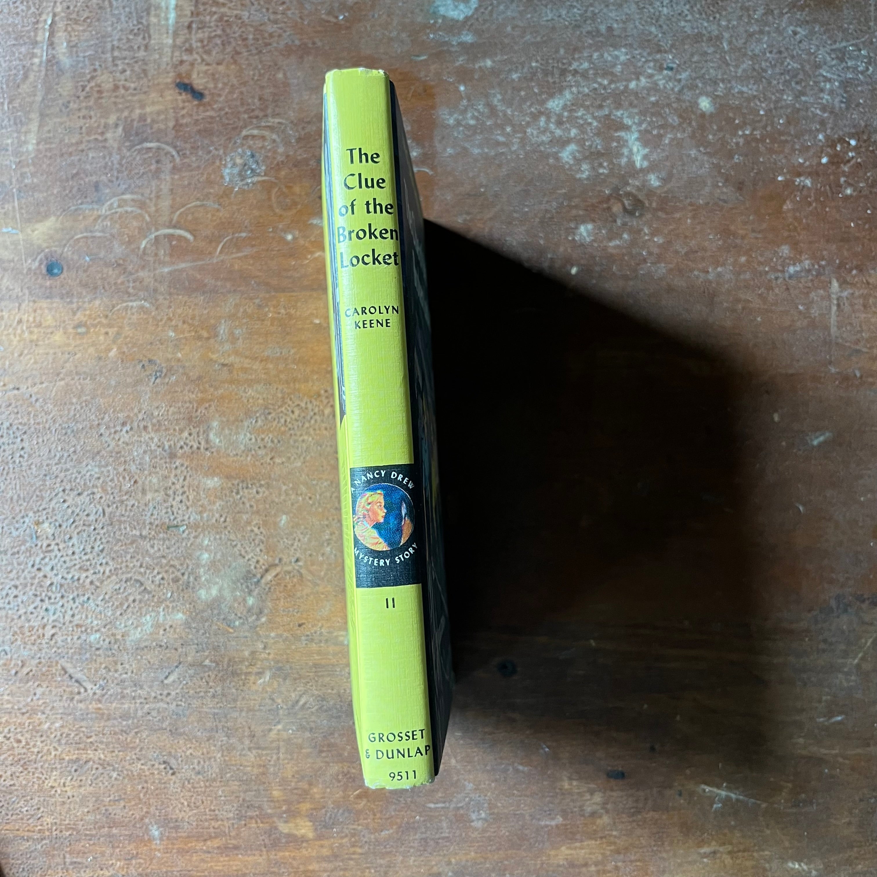 vintage children's chapter book, adventure books for girls, Nancy Drew Mystery Stories - #11 The Clue of the Broken Locket written by Carolyn Keene - view of the spine