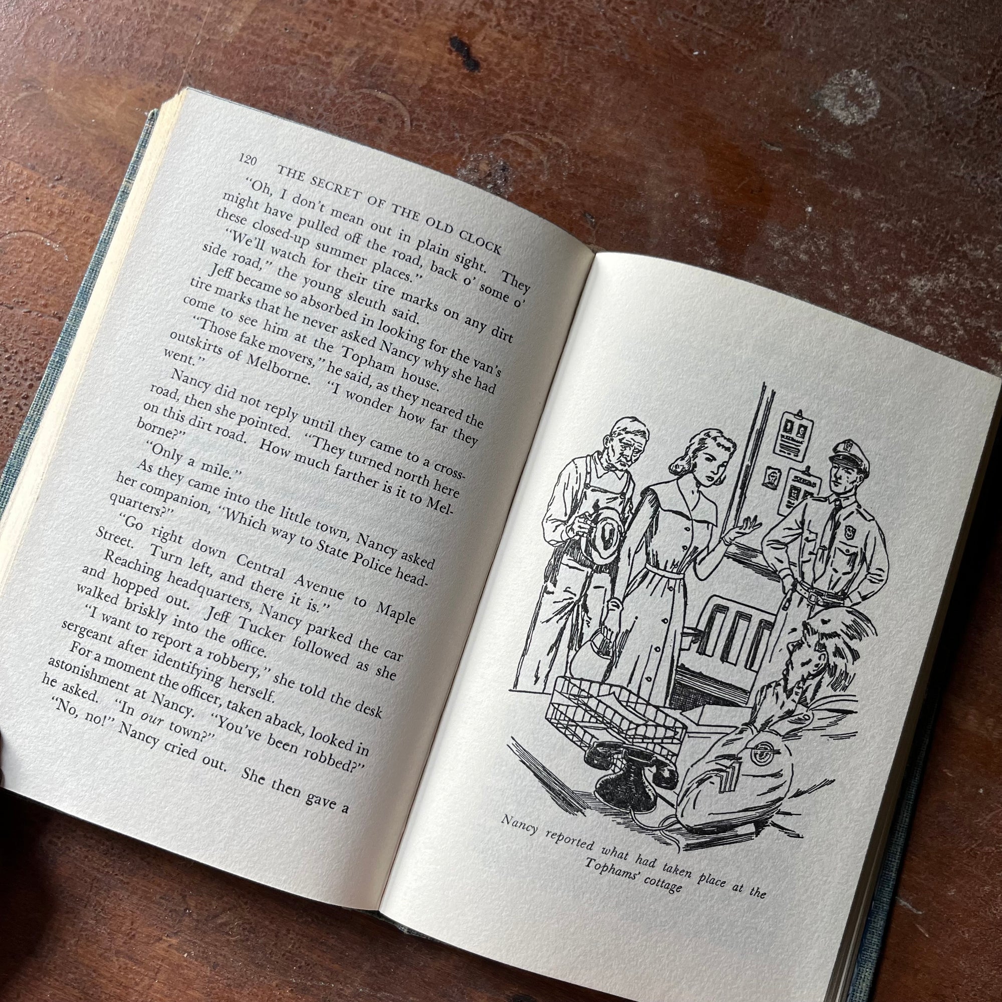 vintage children's chapter book, vintage adventure story for girls - The Nancy Drew Mystery Stories #1 The Secret of the Old Clock - Tweed Cover - written by Carolyn Keene - view of the illustrations 