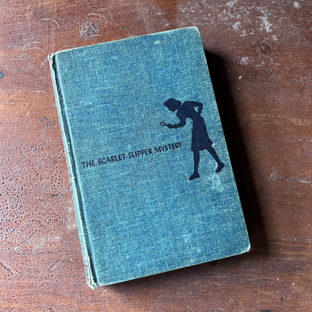 vintage children's chapter book. adventure book for girls, Nancy Drew Mystery Stories - #32 The Scarlet Slipper Mystery written by Carolyn Keene - view of the front cover