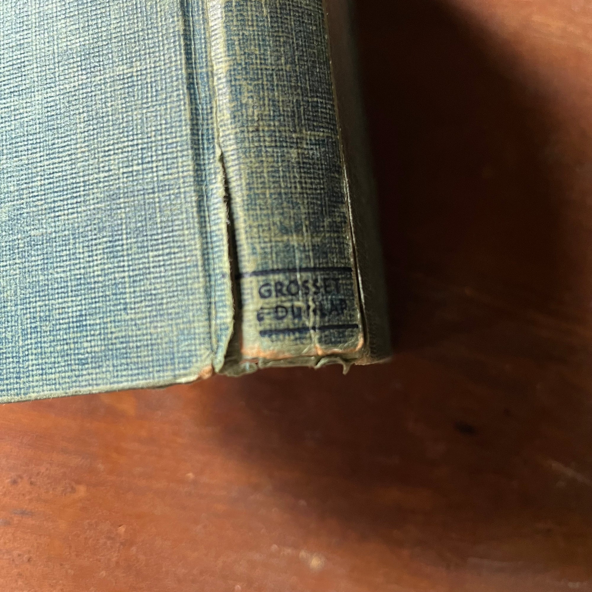 Nancy Drew Mystery Series 32 The Scarlet Slipper Mystery by Carolyn