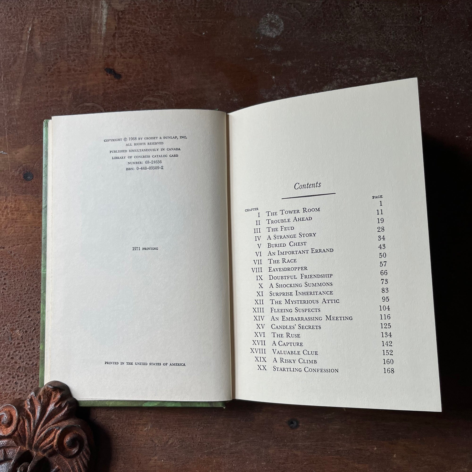 vintage children's chapter book, vintage adventure book for girls, Nancy Drew Mystery Stories - #9 The Sign of the Twisted Candles written by Carolyn Keene - view of the contents and copyright pages