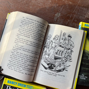 vintage children's chapter books, vintage book set - Nancy Drew Starter Set in Box Sleeve by Carolyn Keene-Volumes 1-6 - view of the black and white illustrations