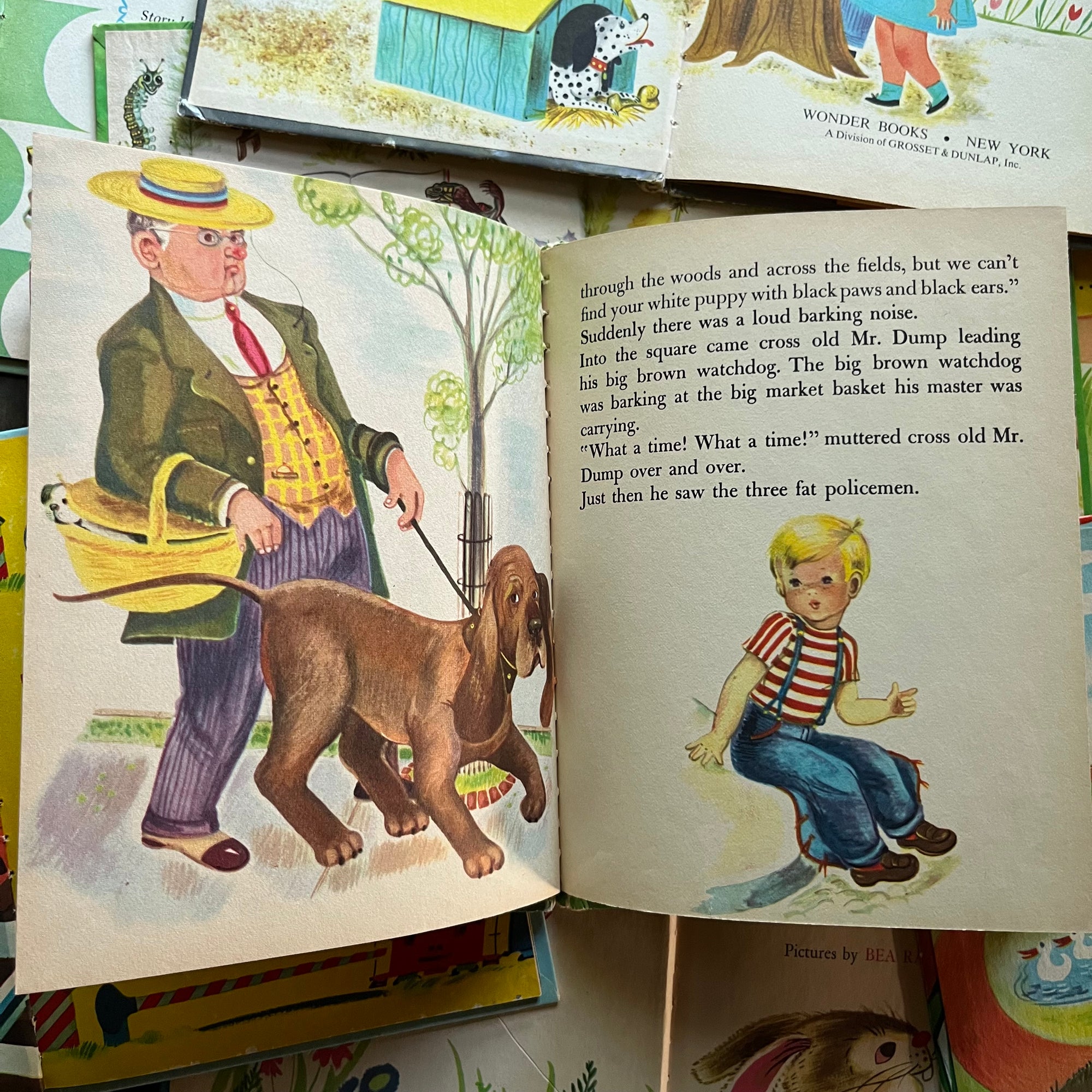 Set of 8 Wonder Books-vintage book set-vintage children's picture books-1950's children's books-view of the illustrations