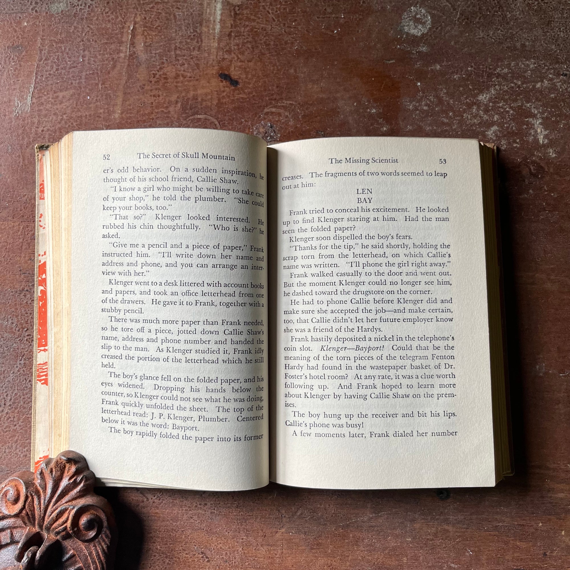 vintage children's chapter book, vintage adventure book for boys, Hardy Boys Mystery - The Secret of Skull Mountain #27 - view of the content
