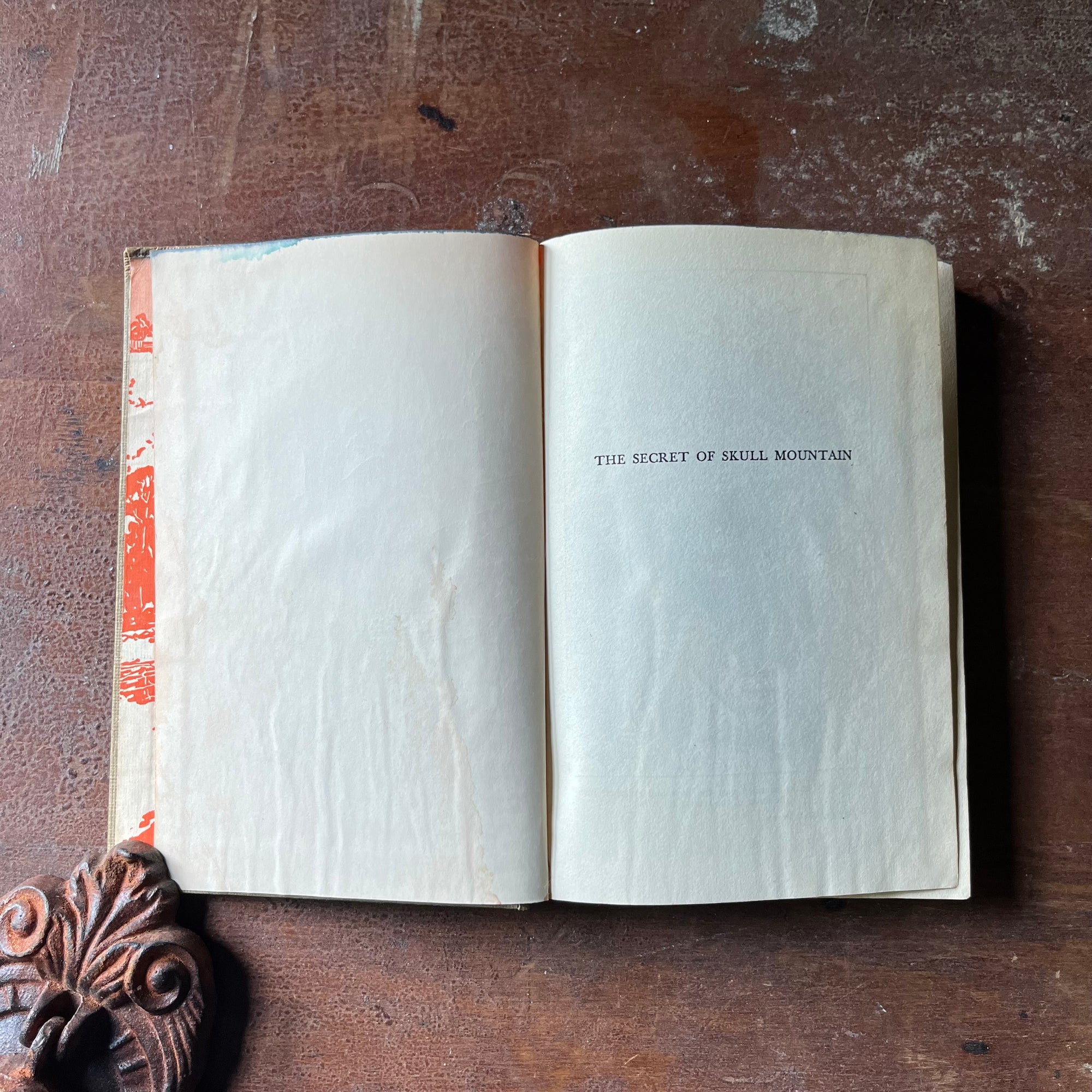 vintage children's chapter book, vintage adventure book for boys, Hardy Boys Mystery - The Secret of Skull Mountain #27 - view of the half title page