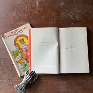 vintage children's chapter book, Junior Deluxe Editions Book - The Story of Doctor Dolittle written by Hugh Lofting with illustrations by Murray Tinkelman - view of the copyright & dedication pages
