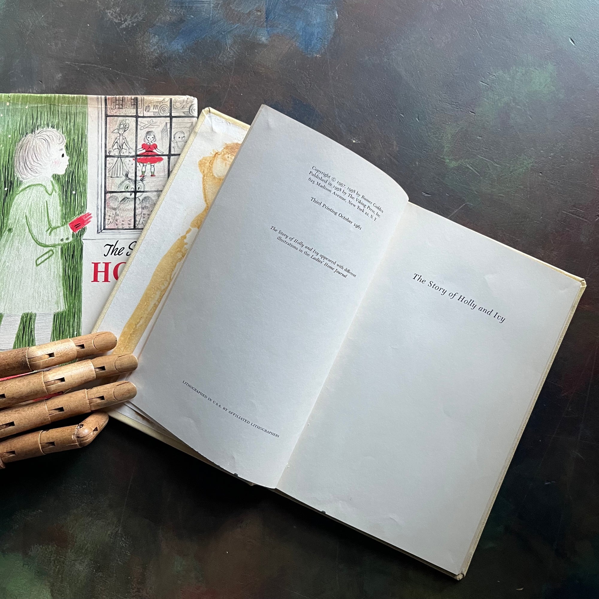 The Story of Holly and Ivy by Rumer Godden
