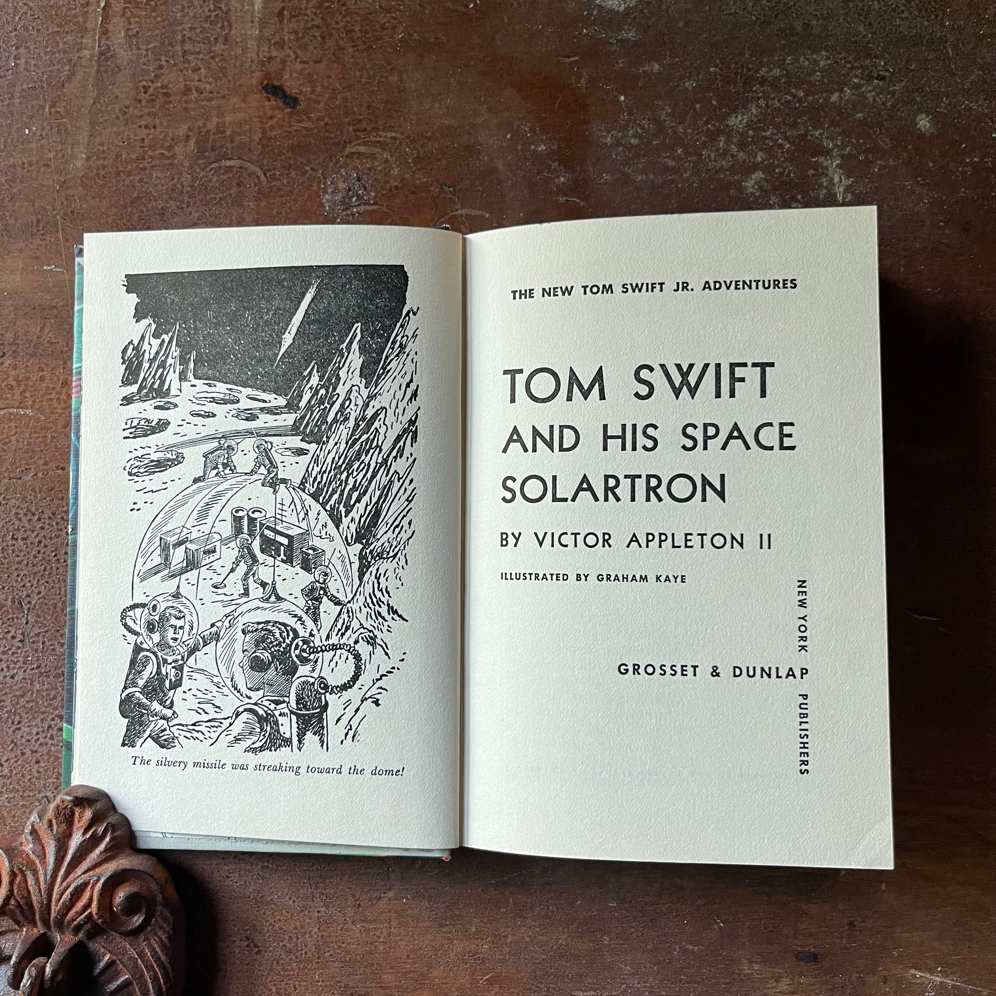 vintage children's chapter book, vintage adventure book, The New Tom Swift Jr. Adventures Book - Tom Swift & This Space Solartron written by Victor Appleton II with illustrations by Graham Kaye - view of the title page