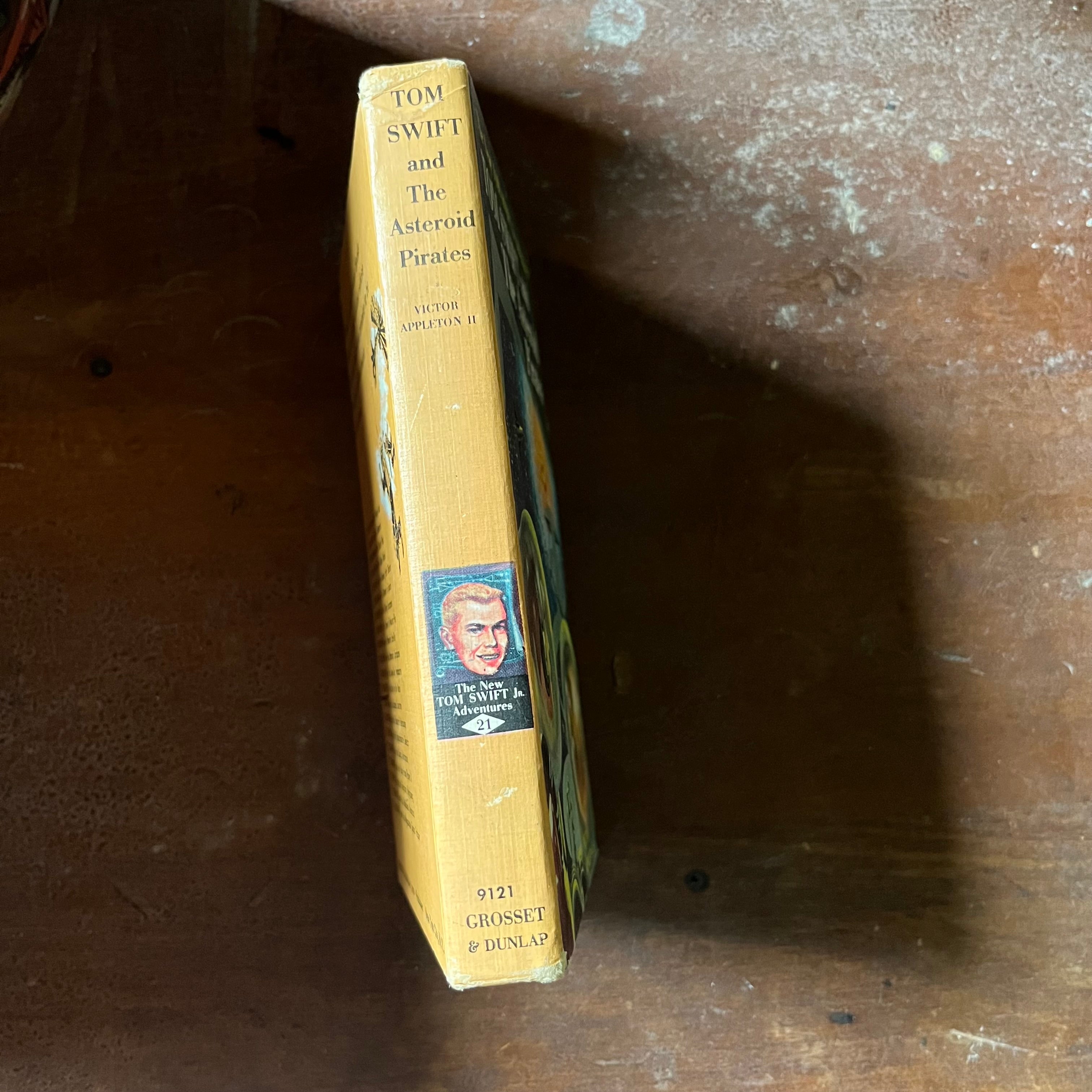 vintage children's adventure book, homeschool library, vintage boy adventure book, The New Tom Swift Jr. Adventures Book - Tom Swift and The Asteroid Pirates written by Victor Appleton II with illustrations by Charles Brey - view of the spine