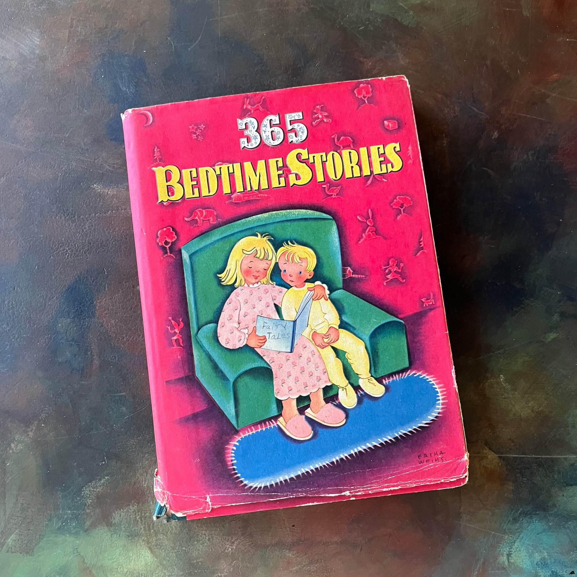 365 Bedtime Stories A Story for Every Day of the Year - A Whitman Giant Book-1944 Edition-classic short stories for children-view of the dust jacket's front cover