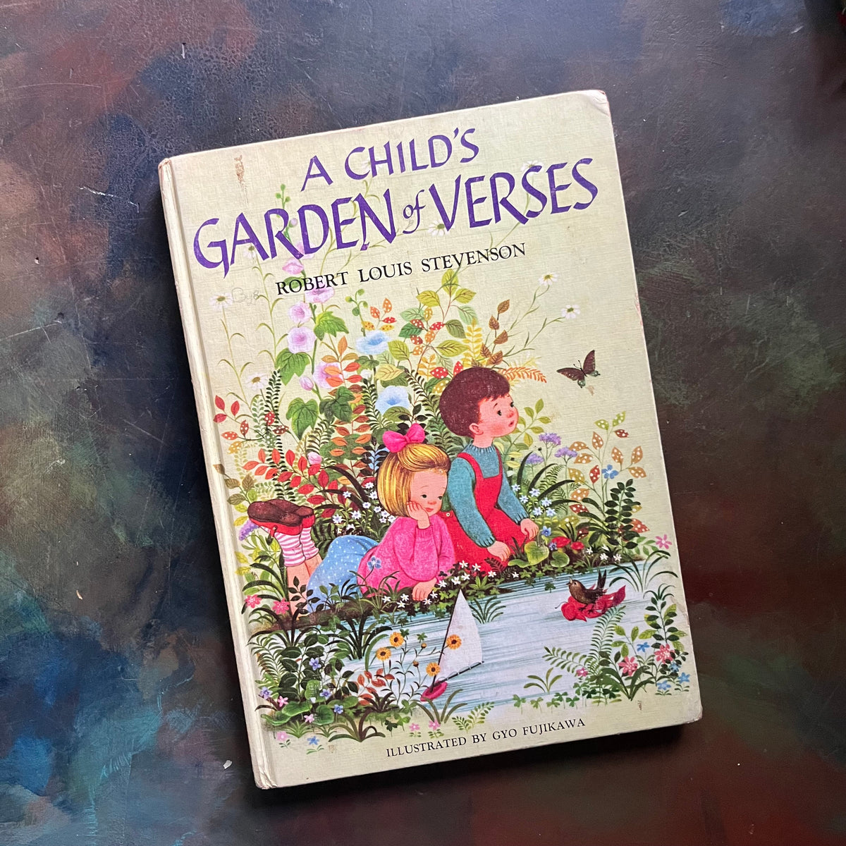a-childs-garden-of-verses-robert-louis-stevenson-gyo-fujikawa-classic-poetry-for-children-vintage-childrens-books-view of the front cover