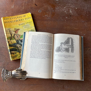 Log Cabin Vintage – vintage children’s book, children’s book, chapter books, Junior Deluxe Editions – Adventures of Huckleberry Finn by Mark Twain with illustrations by Richard M. Powers - view of the illustrations