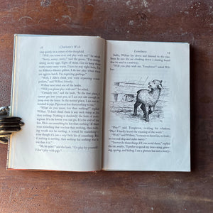 Log Cabin Vintage – vintage children’s book, children’s book, chapter book – Charlotte's Web by E. B. White with illustrations by Garth Williams 1952 Edition - view of the illustrations by Garth Williams