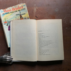 Hans Brinker or The Silver Skates a 1954 Junior Deluxe Editions Vintage Book Contents