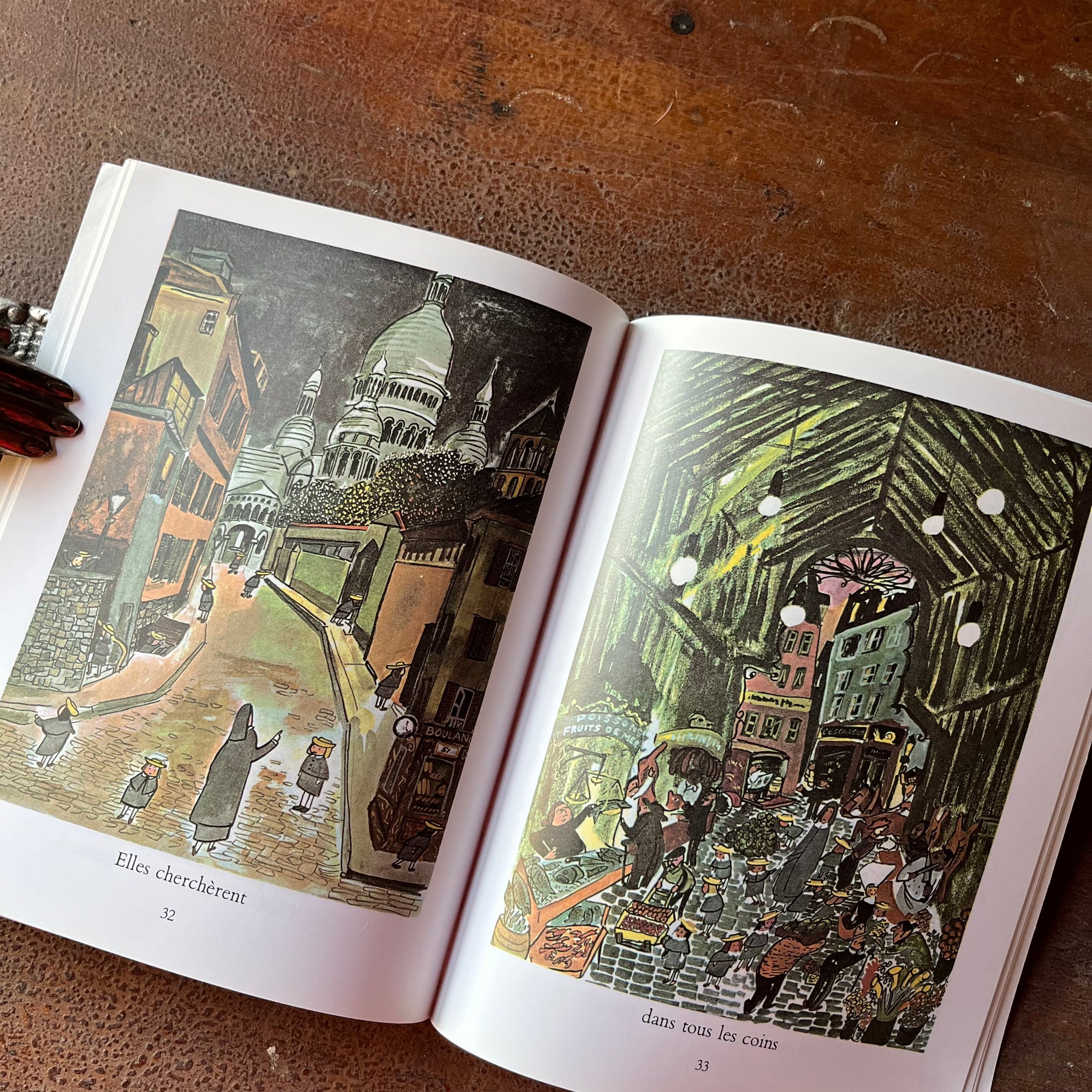 Log Cabin Vintage - vintage children's book, children's book, picture book – Le Sauvetage de Madeline by Ludwig Bemelmans - a 1999 French Edition - view of the full-page, color illustrations