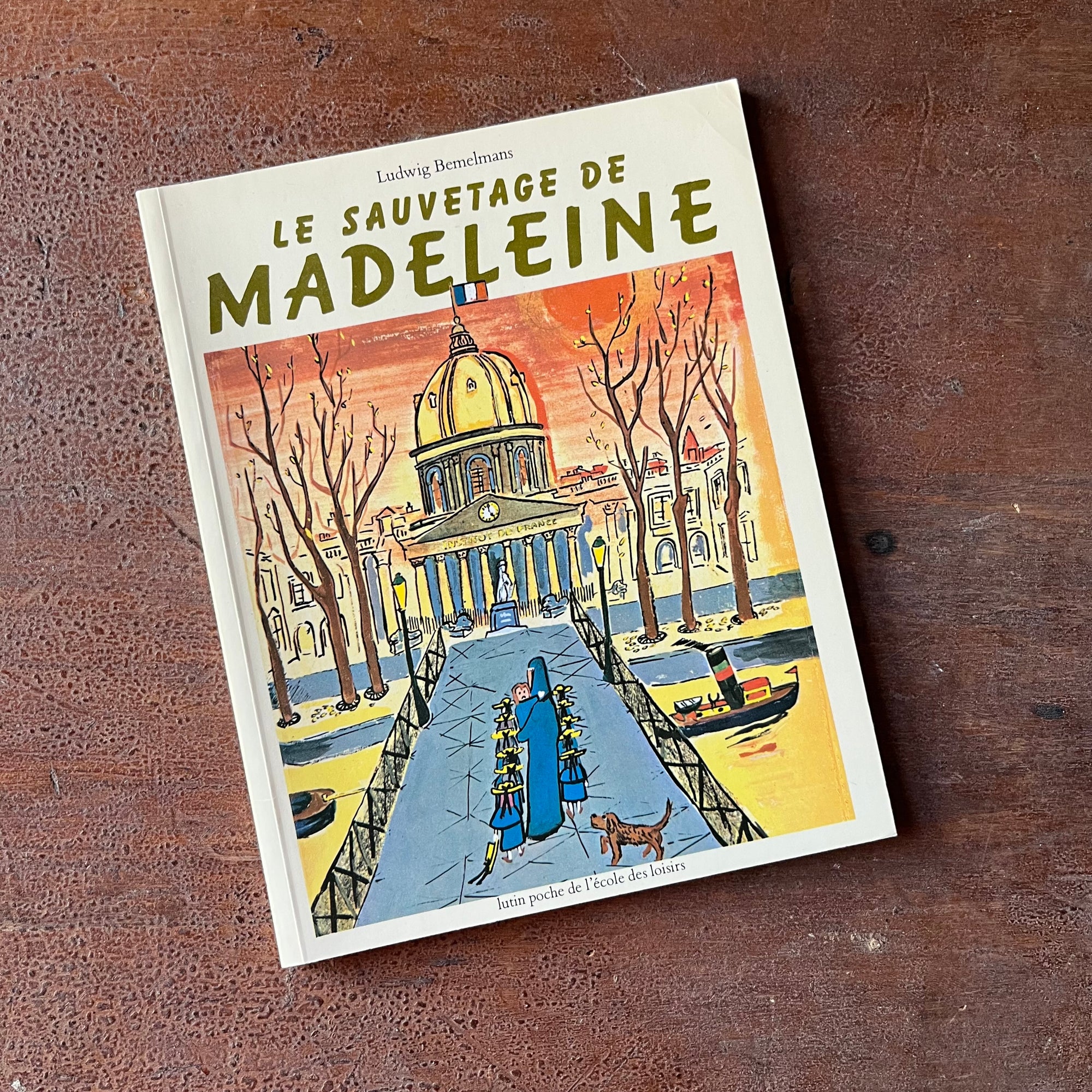 Log Cabin Vintage - vintage children's book, children's book, picture book – Le Sauvetage de Madeline by Ludwig Bemelmans - a 1999 French Edition - view of the front cover