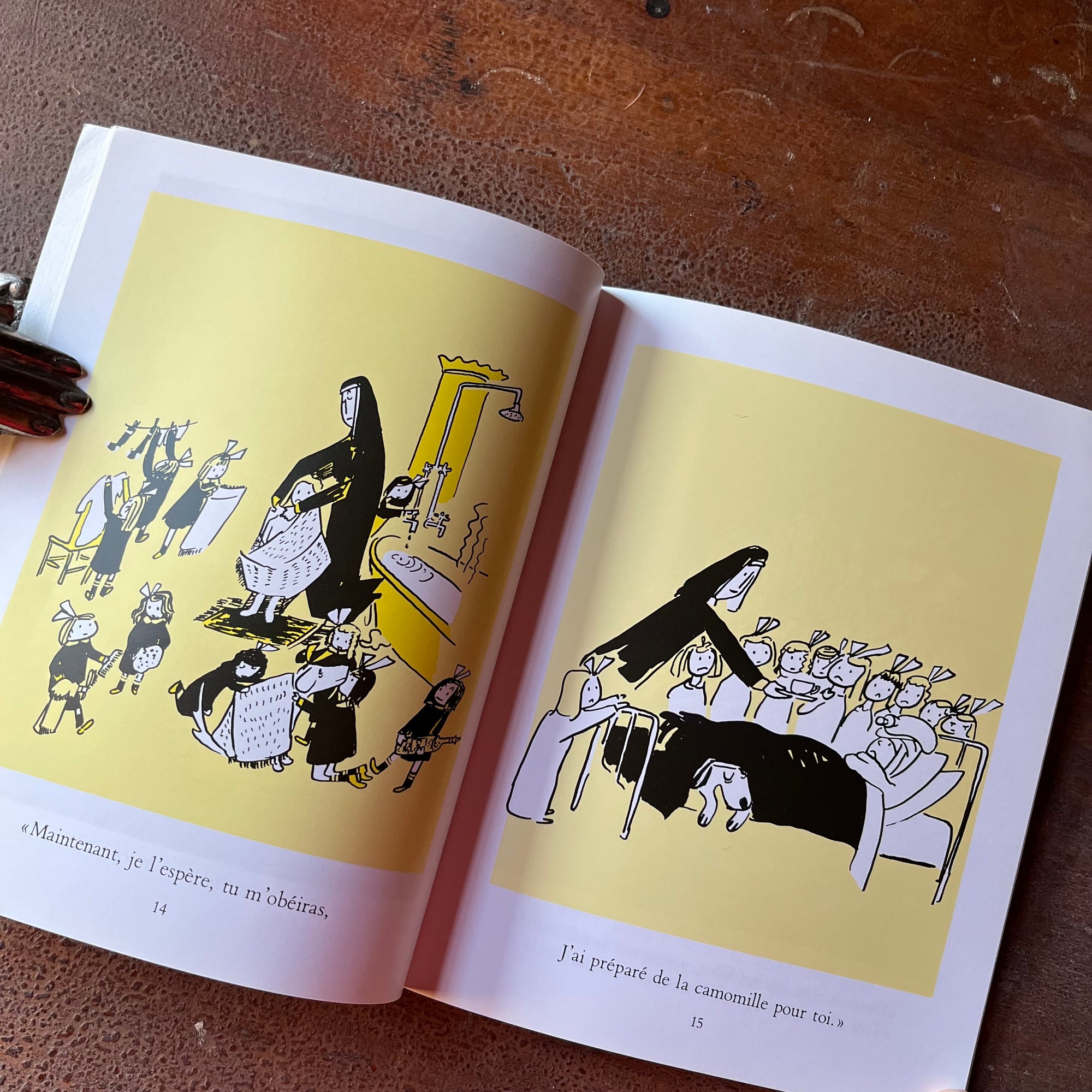 Log Cabin Vintage - vintage children's book, children's book, picture book – Le Sauvetage de Madeline by Ludwig Bemelmans - a 1999 French Edition - view of the illustrations by Ludwig Bemelmans