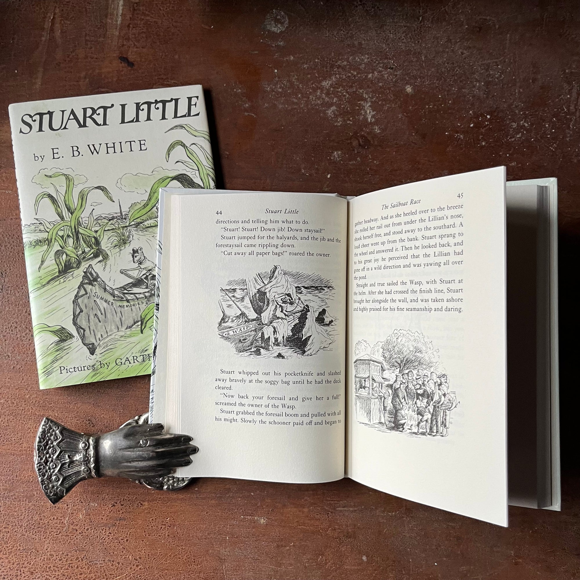Log Cabin Vintage – vintage children’s book, children’s book, chapter book - Stuart Little written by E. B. White with illustrations by Garth Williams - view of the illustrations by Garth Williams