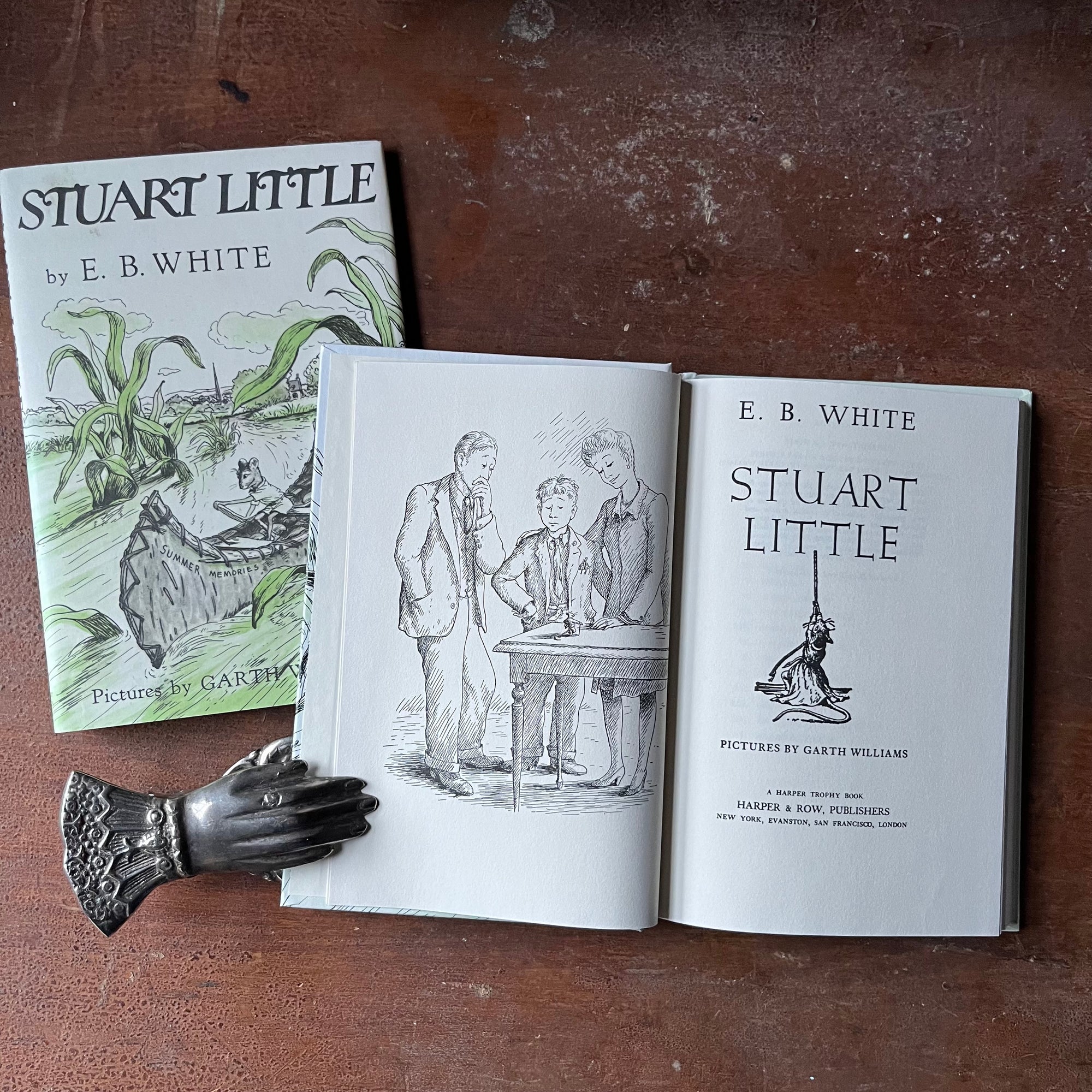 Stuart Little Book Graphics Stuart Little by E. B. White with Illustrations by Garth Williams - Log ...