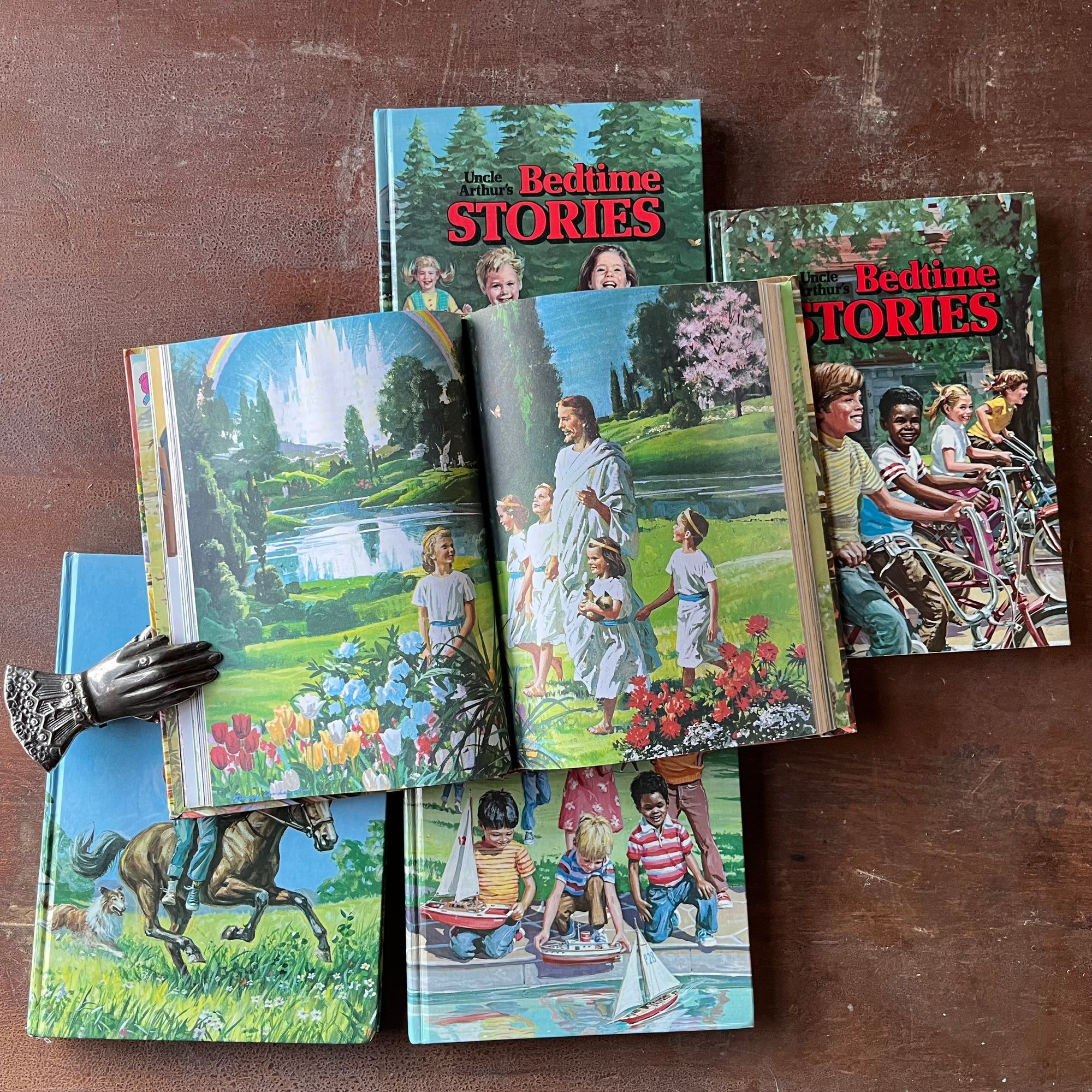 Log Cabin Vintage - vintage children's books, vintage religious books, vintage religious stories, Uncle Arthur - Uncle Arthur's Bedtime Stories Complete Set by Arthur S. Maxwell - view of the full-page, full color illustrations in volume one